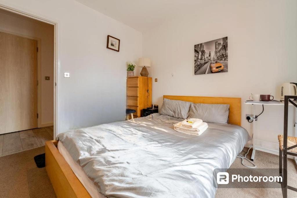 Room In Cardiff City Center - Swiftstay Екстер'єр фото